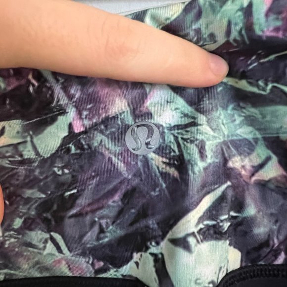 Lululemon‎ cropped leggings in navy with floral patterned waistband - Picture 4 of 6